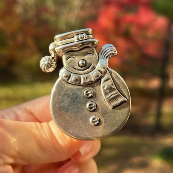 HOLIDAY🎄🎄BEST Silver Snowman Brooch Pendant - Picture 2 of 6